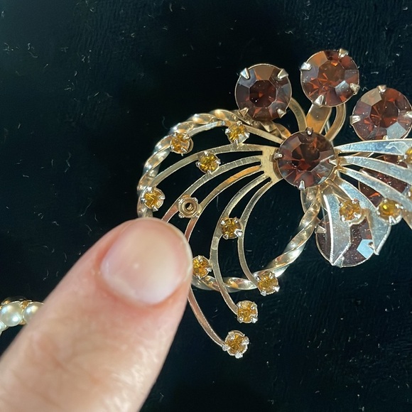 Elegant Brooch Set with Pearls and Amber Stones - Picture 2 of 3